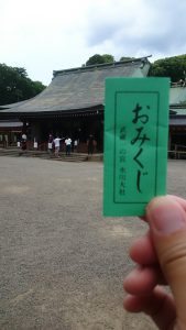 夏限定おみくじを引く